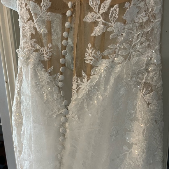 Size 4 Elysee Wedding gown - Picture 7 of 7